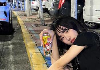 56吃瓜网页：在线排队等瓜，心里也默默期待！