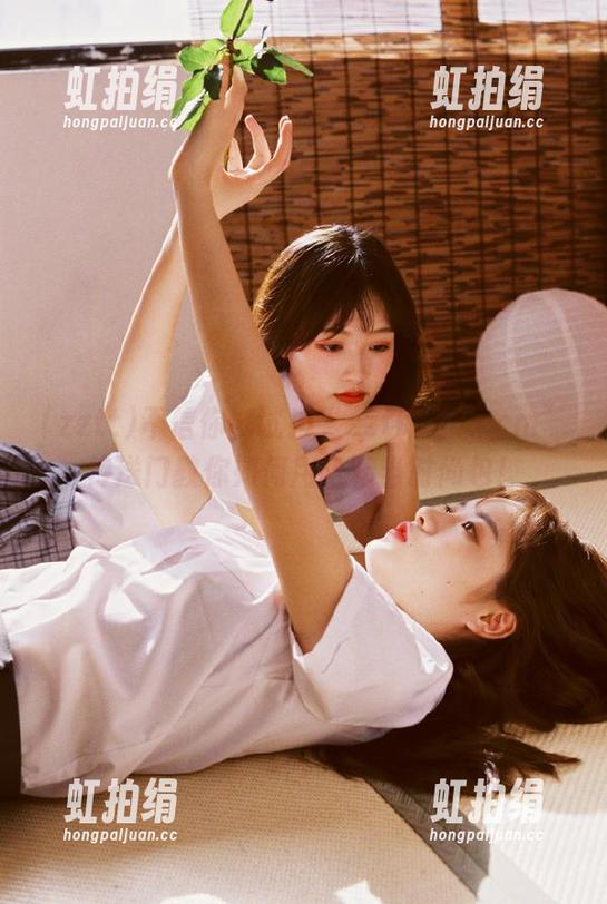 不信你试试！“zztt155.ccm”传送门教你如何用纸箱当时尚包！