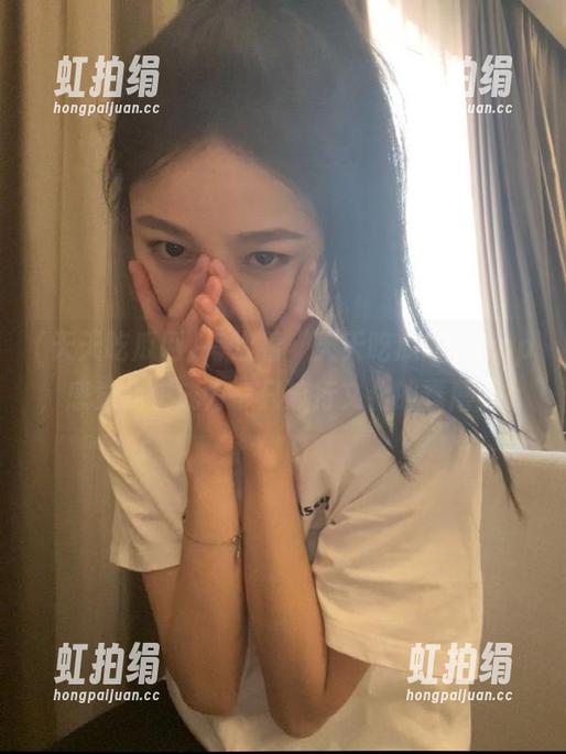每次看“天天吃瓜网”app，感觉我快成为一只流行文化的蠢蘑菇。