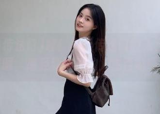 哇！黑料传送门的入口真是养眼，感受到浓浓的人生百味啊。