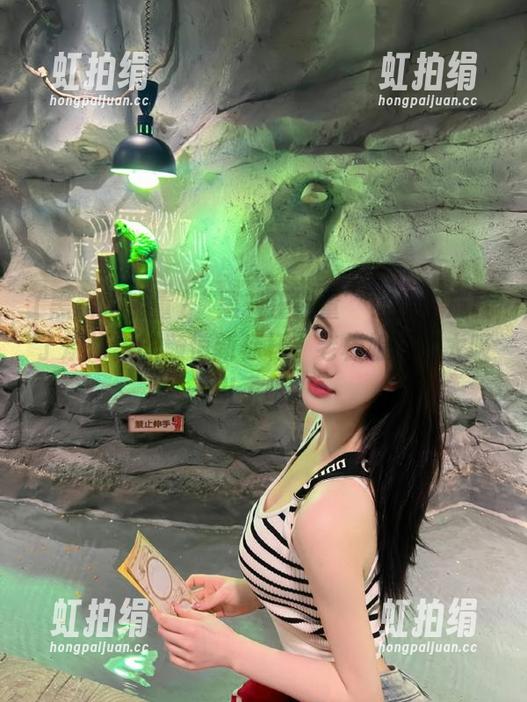 “黑料正能量”链接：成就了烧烤界的颜值新标杆，老板娘真的太吸引了吧？
