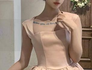 黑料社首页在线：今天又是云看八卦的好日子吗？