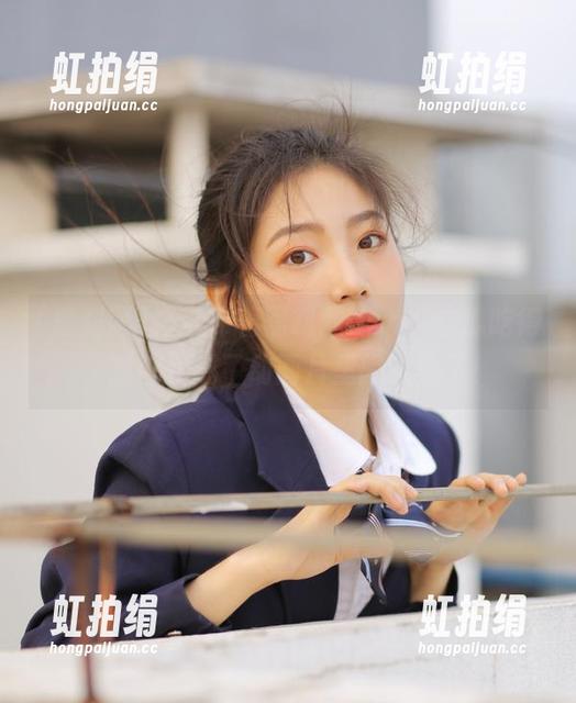 慢慢捧着黑料网app，这瓜吃得，我都快成了动画片里的人物了！